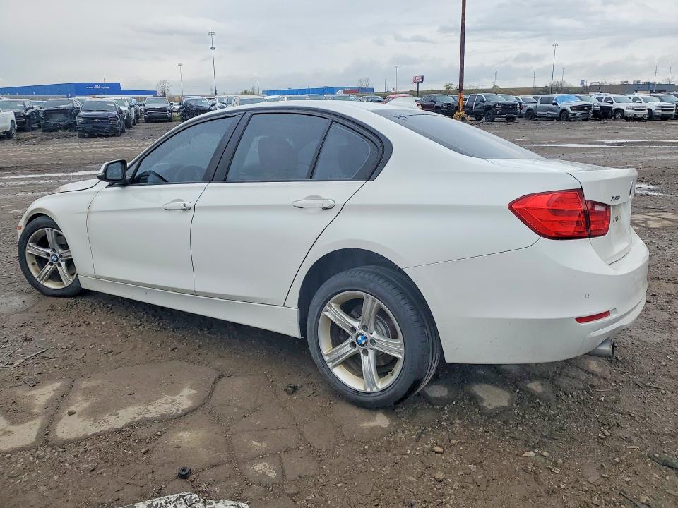 2015 BMW 3er VIN WBA3C3G58FNS74692 COPART salvage auction — Burn Engine, Mi - Scrap-Bill Of Sale, sold $300 on 2026-08-21 (photo 3)
