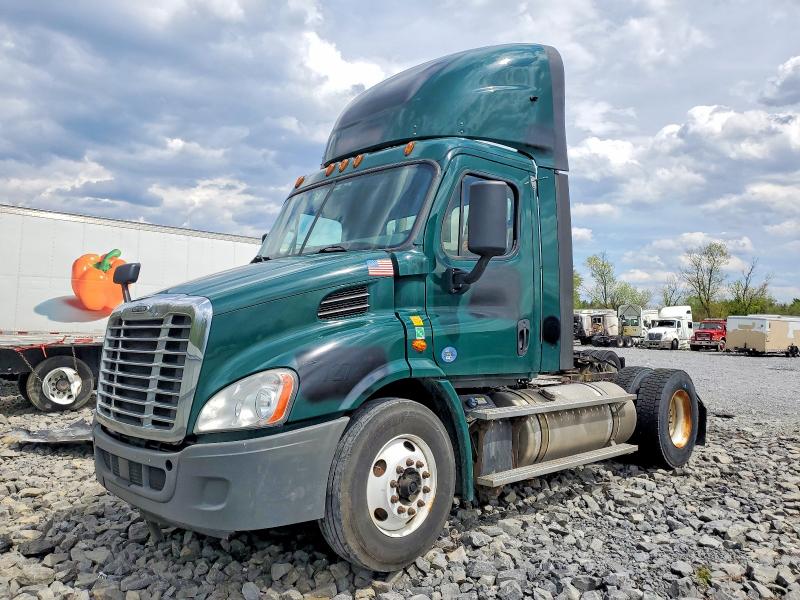 2018 Freigliner VIN 3AKBGADV4JSJL4555 COPART salvage auction — NORMAL WEAR, OK - CERTIFICATE OF TITLE (P), sold $2,500 on 2026-08-26 (photo 2)