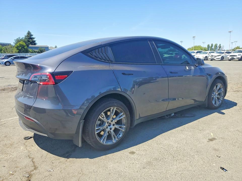 2023 Tesla Model y VIN 7SAYGDEE3PF873394 COPART salvage auction — SIDE, CA - SALVAGE CERTIFICATE, sold $13,200 on 2026-07-31 (photo 3)