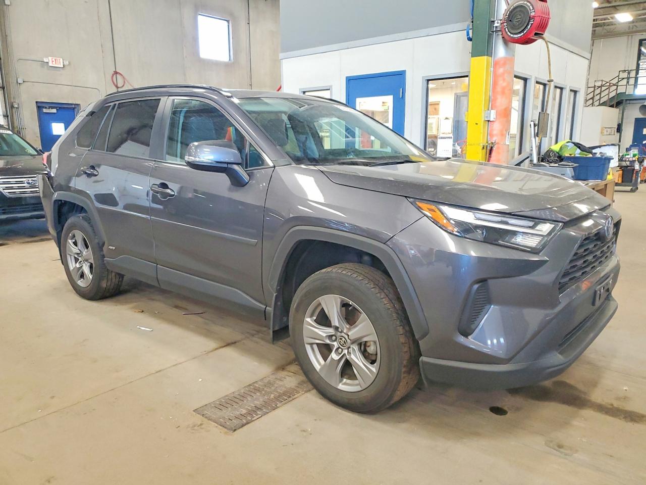 2022 Toyota RAV4 VIN 4T3RWRFV8NU068711 COPART salvage auction — Rear End, MN - CERT OF TITLE-SALVAGE, sold $15,500 on 2026-07-09 (photo 4)