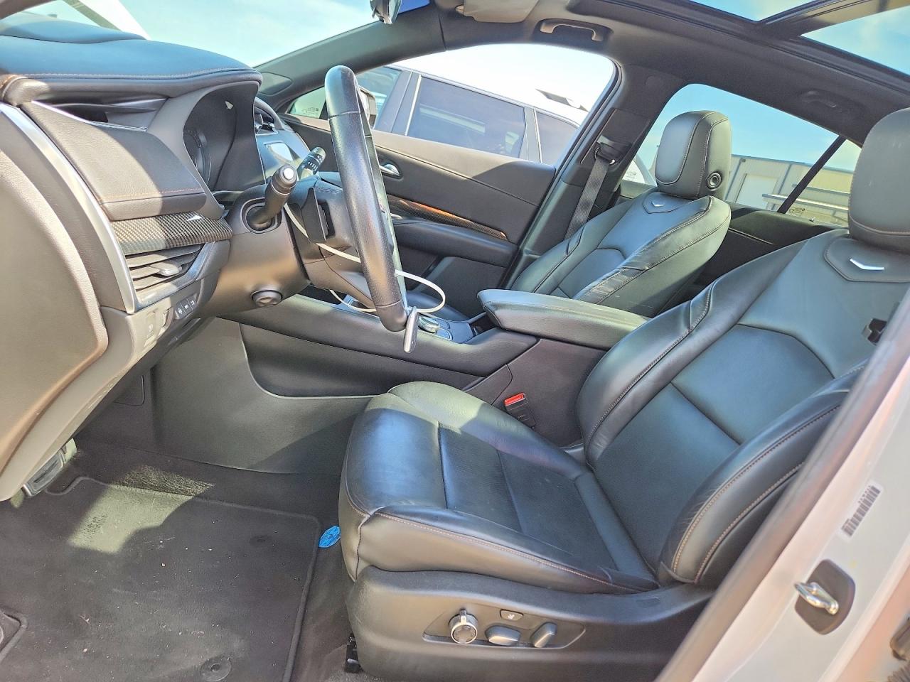 2022 Cadillac XT4 VIN 1GYFZER42NF113627 COPART salvage auction — Side, TX - SALVAGE VEHICLE TITLE, sold $6,400 on 2026-07-09 (photo 7)
