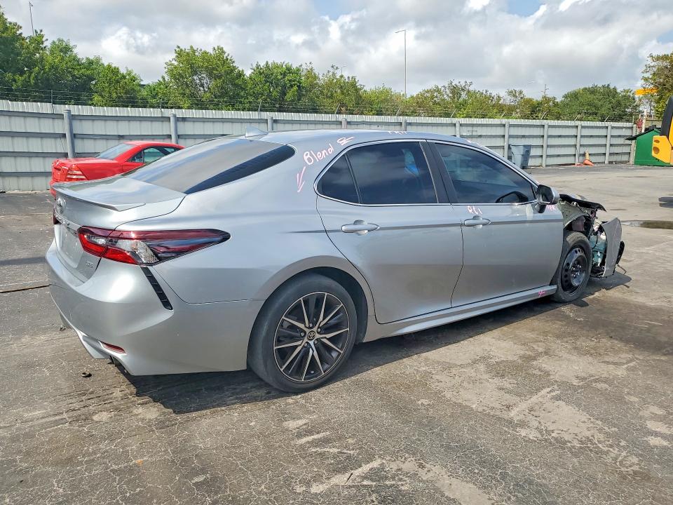 2021 Toyota VIN 4T1G11AK5MU554954 COPART salvage auction — FRONT END, Salvage Title, sold $800 on 2026-07-27 (photo 3)