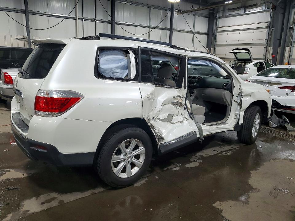 2011 Toyota Highlander VIN 5TDBK3EH3BS072197 COPART salvage auction — SIDE, Mn - Cert Of Title-Prior Salvage, sold $650 on 2026-07-09 (photo 3)