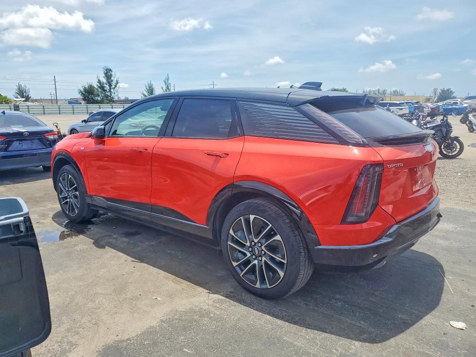 2025 Cadillac Optiq VIN 3GYK3EMR2SS240954 COPART salvage auction — UNDERCARRIAGE, Fl - Cert Of Title Slvg Rebuildable, sold $17,900 on 2026-07-13 (photo 2)