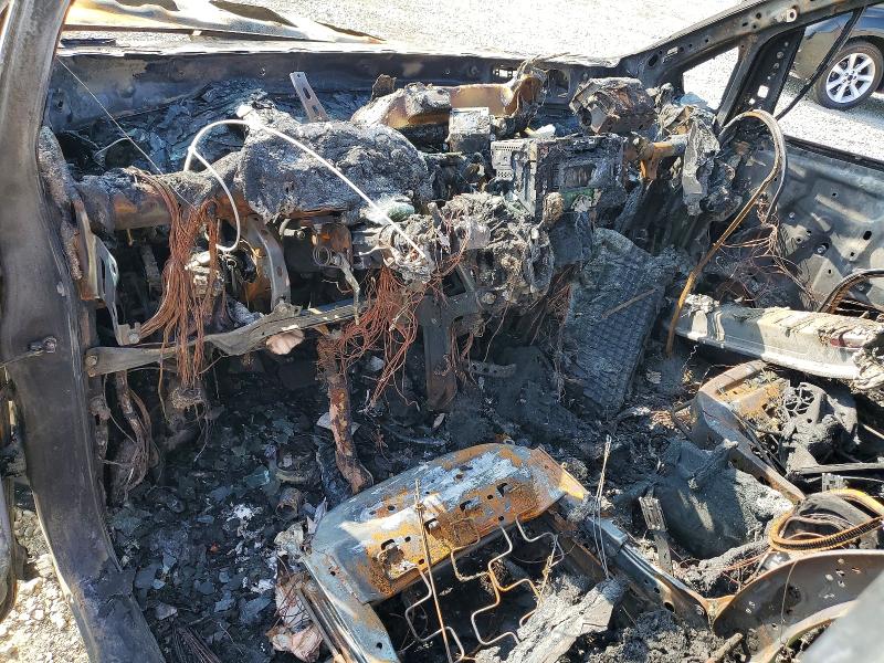 2011 Toyota Sienna VIN 5TDKK3DC8BS048418 COPART salvage auction — BURN, Ca - Non-Repairable Vehicle Cert, sold $275 on 2026-07-10 (photo 8)
