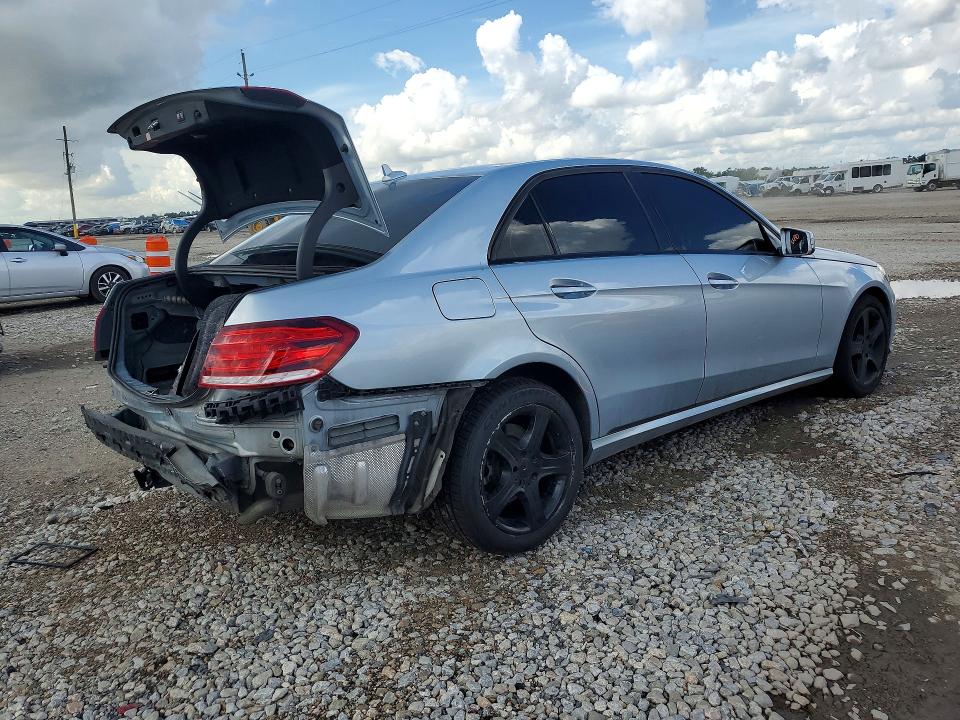 2016 Mercedes-benz E-klasse VIN WDDHF5KB2GB204560 COPART salvage auction — REAR END, Tx - Salvage Vehicle Title, sold $2,850 on 2026-08-10 (photo 3)