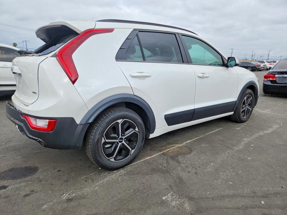 2024 Kia Niro VIN KNDCR3LE0R5207998 COPART salvage auction — REAR END, Salvage Title, sold $4,450 on 2026-07-13 (photo 3)
