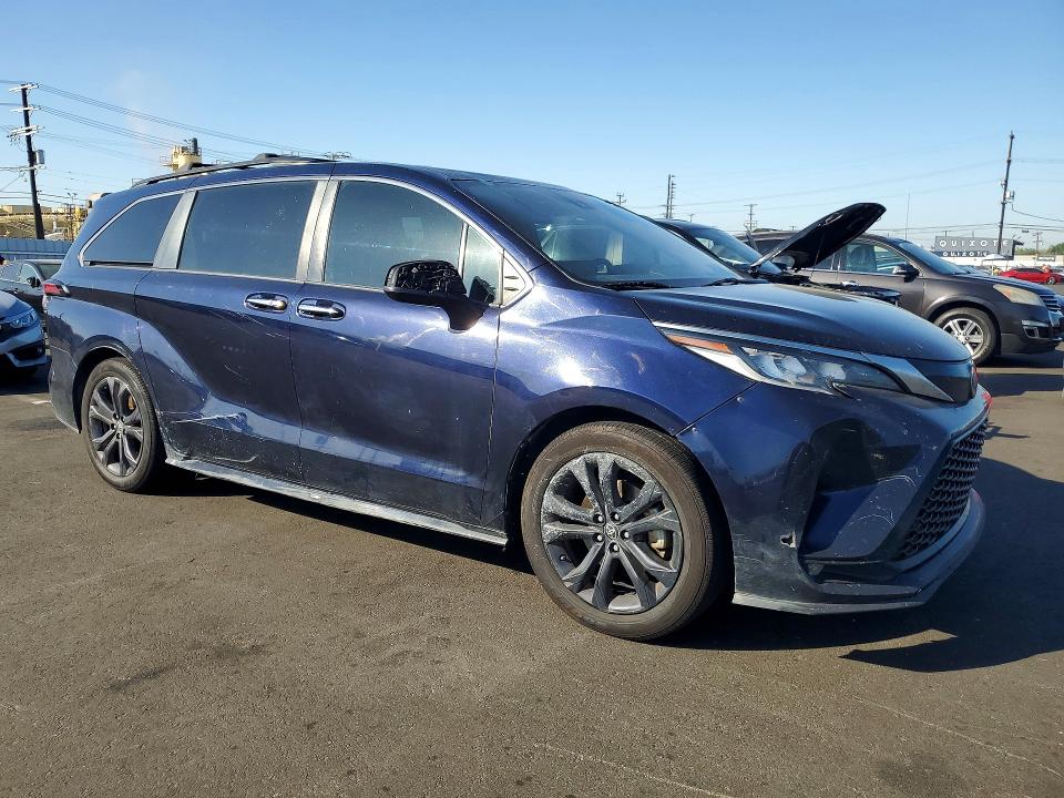 2022 Toyota Sienna VIN 5TDXRKEC0NS090659 COPART salvage auction — REAR END, Az - Dis/Dlr/Exp Only Clean Title (P), sold $15,800 on 2026-07-29 (photo 4)