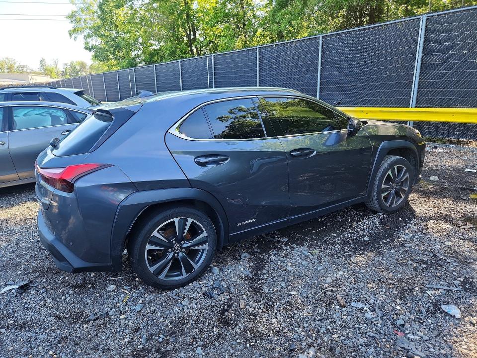 2022 Lexus Ux VIN JTHX9JBH2N2058232 COPART salvage auction — REAR END, Md - Cert Of Salvage < 75% Damage, sold $2,000 on 2026-07-28 (photo 3)