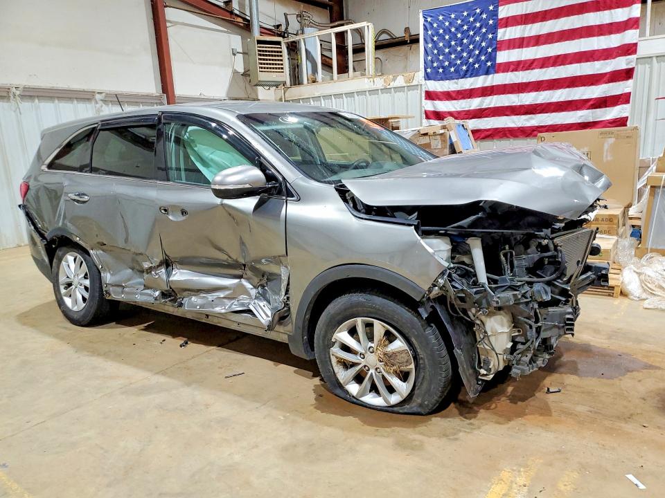 2017 Kia Sorento VIN 5XYPG4A3XHG216275 COPART salvage auction — SIDE, Tx - Salvage Vehicle Title, sold $475 on 2026-07-27 (photo 4)