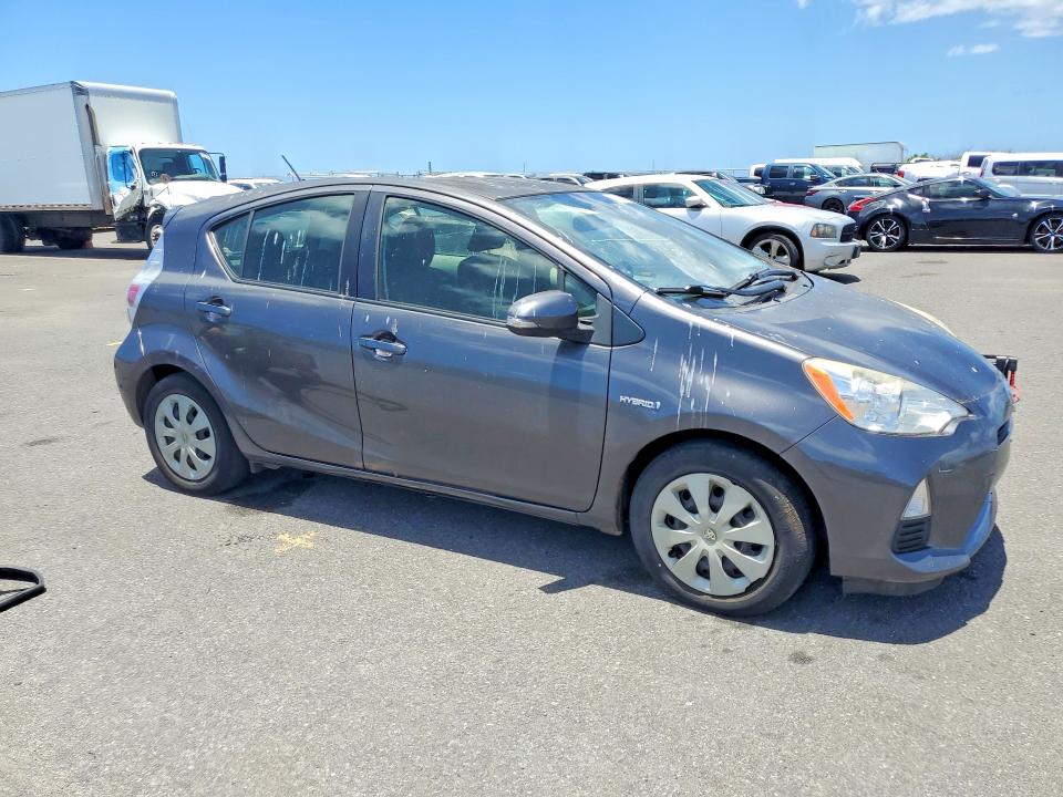 2014 Toyota Prius c VIN JTDKDTB3XE1570143 COPART salvage auction — MINOR DENT/SCRATCHES, HI - CERTIFICATE OF TITLE, sold $90 on 2026-07-27 (photo 4)