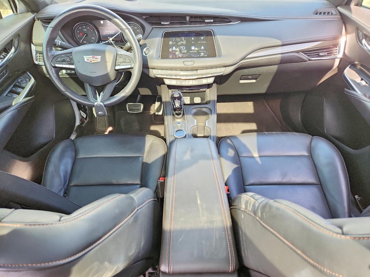 2022 Cadillac XT4 VIN 1GYFZER42NF113627 COPART salvage auction — Side, TX - SALVAGE VEHICLE TITLE, sold $6,400 on 2026-07-09 (photo 8)