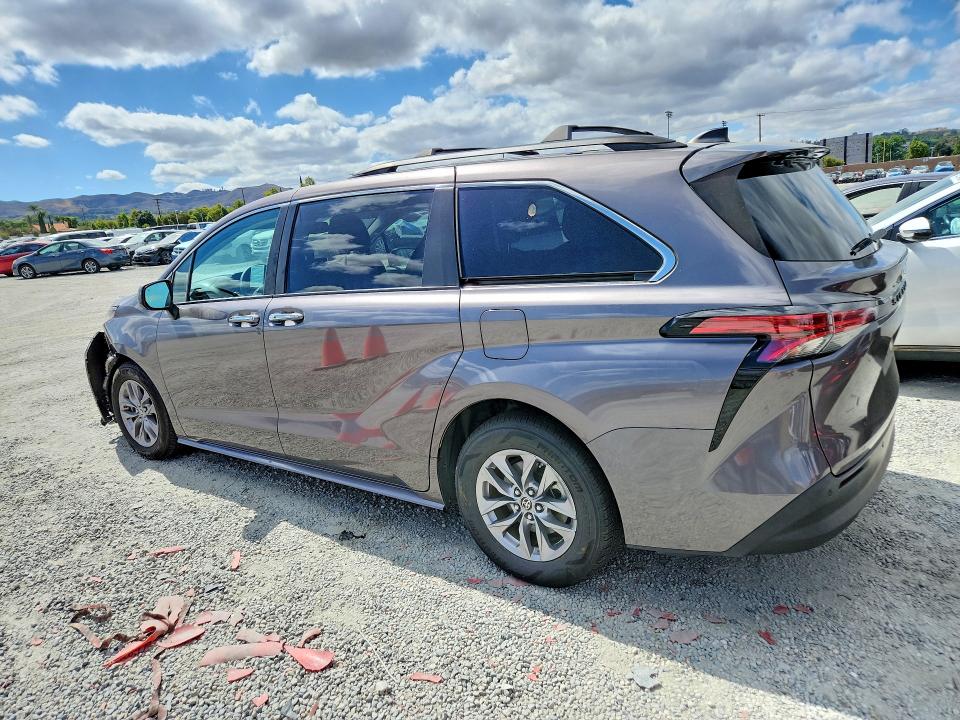 2022 Toyota Sienna VIN 5TDJRKEC5NS101046 COPART salvage auction — FRONT END, Ca - Salvage Certificate, sold $450 on 2026-07-29 (photo 2)
