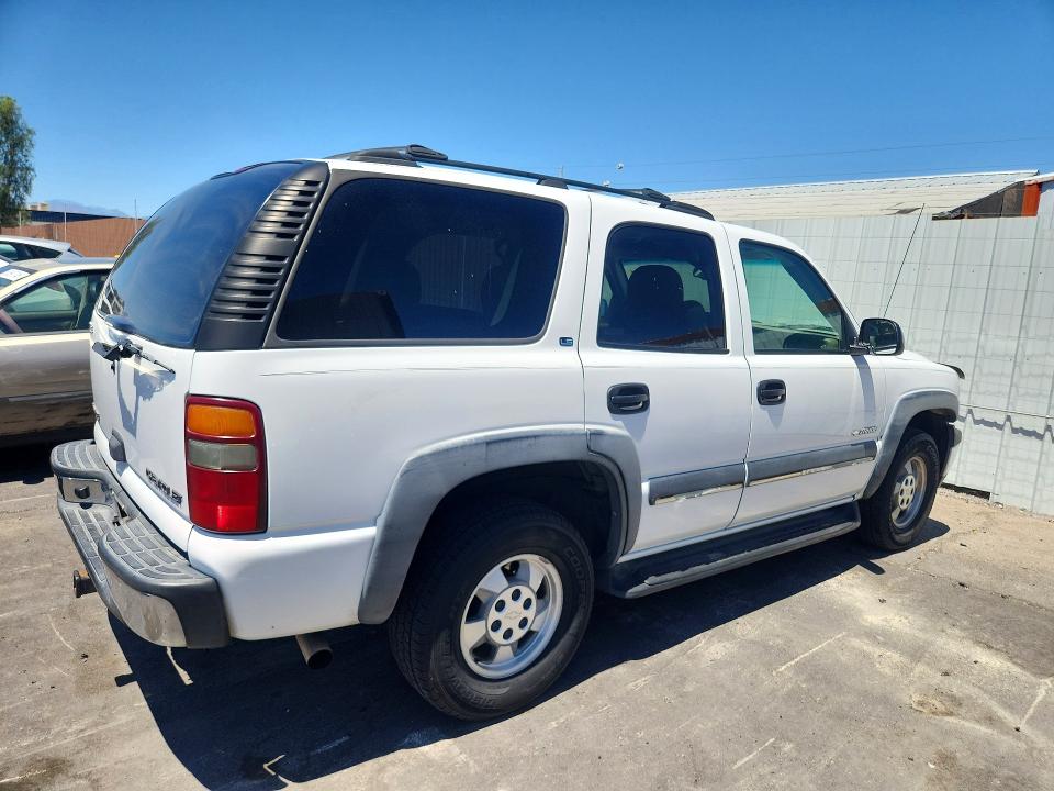 2002 Chevrolet Tahoe VIN 1GNEC13Z62R168597 COPART salvage auction — MINOR DENT/SCRATCHES, Nv - Salvage Title, sold $700 on 2026-07-08 (photo 3)