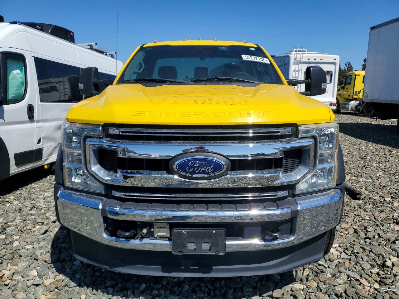 2020 Ford F-550 super duty VIN 1FDUF5GT5LDA06477 COPART salvage auction — Side, CA - DIS/DLR/EXP ONLY CLEAN TITLE (P), sold $32,750 on 2026-06-01 (photo 5)