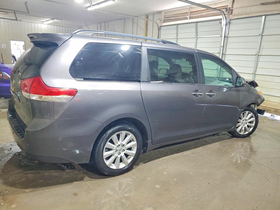 2013 Toyota Sienna VIN 5TDDK3DC4DS058732 COPART salvage auction — FRONT END, Tn - Salvage Certificate, sold $2,600 on 2026-07-28 (photo 3)