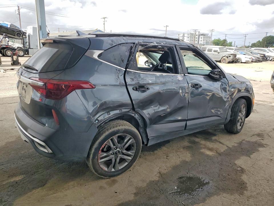 2021 Kia Seltos VIN KNDEU2AA1M7141329 COPART salvage auction — ROLLOVER, Ca - Salvage Certificate, sold $2,200 on 2026-07-30 (photo 3)