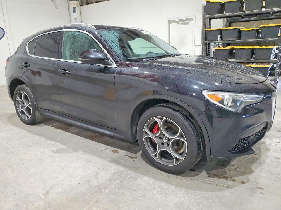 2018 Alfa romeo Stelvio VIN ZASFAKAN3J7C07432 COPART salvage auction — MINOR DENT/SCRATCHES, OK - CERTIFICATE OF TITLE, sold $6,300 on 2026-07-10 (photo 4)