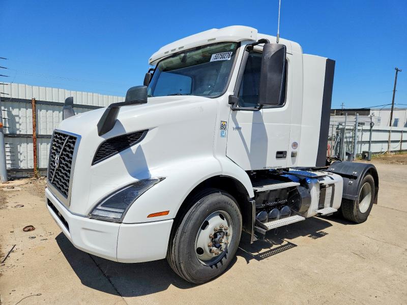 2020 Volvo Vnr VIN 4V4W39EH6LN262282 COPART salvage auction — NORMAL WEAR, NE - CERT OF TITLE-SALVAGE, sold $2,850 on 2026-07-23 (photo 2)