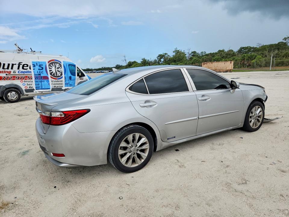 2013 Lexus VIN JTHBW1GG9D2013838 COPART salvage auction — FRONT END, Fl - Cert Of Title Slvg Rebuildable, sold $1,400 on 2026-07-08 (photo 3)
