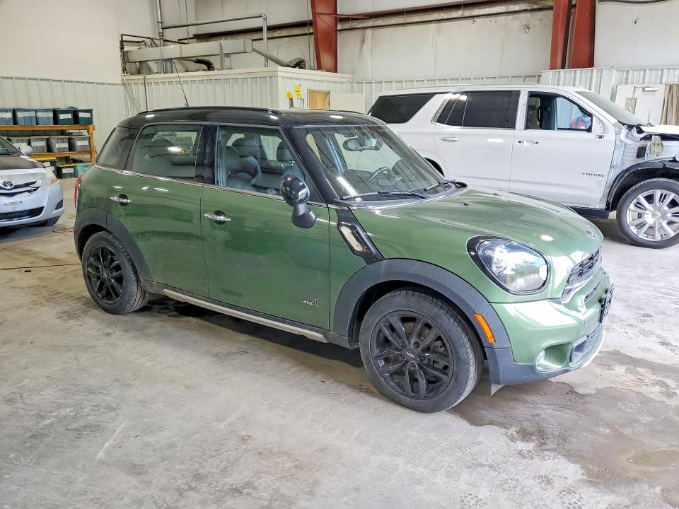 2016 Mini Cooper VIN WMWZC5C57GWU21740 COPART salvage auction — MINOR DENT/SCRATCHES, Va - Certificate Of Title, sold $4,300 on 2026-08-11 (photo 4)