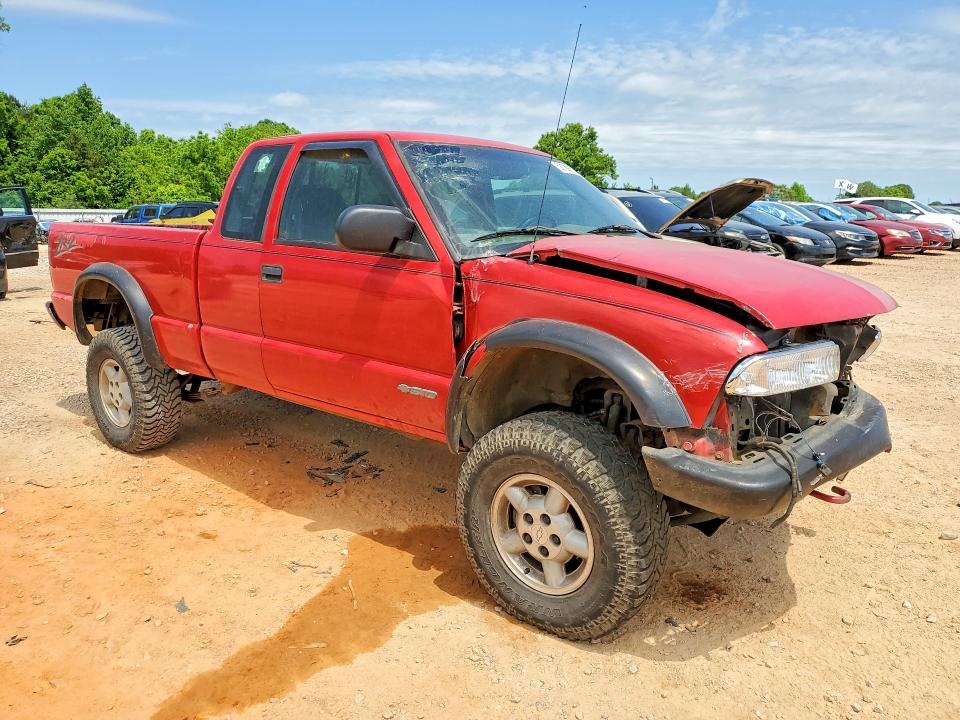 1999 Chevrolet S-10 pickup VIN 1GCCT19W0X8160523 COPART salvage auction — FRONT END, NC - SALVAGE CERTIFICATE OF TITLE, sold $850 on 2026-07-06 (photo 4)