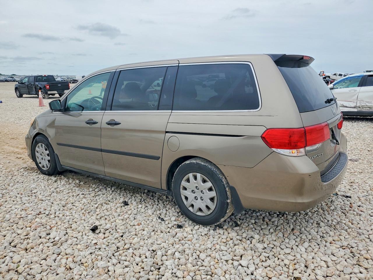 2010 Honda Odyssey VIN 5FNRL3H20AB001531 COPART salvage auction — Side, TX - SALVAGE VEHICLE TITLE, sold $400 on 2026-07-09 (photo 2)