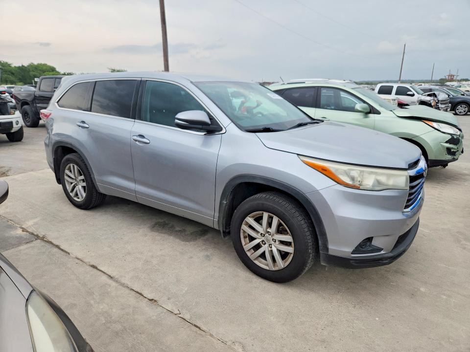 2015 Toyota Highlander VIN 5TDBKRFH2FS163548 COPART salvage auction — SIDE, Tx - Salvage Vehicle Title, sold $2,500 on 2026-07-27 (photo 4)