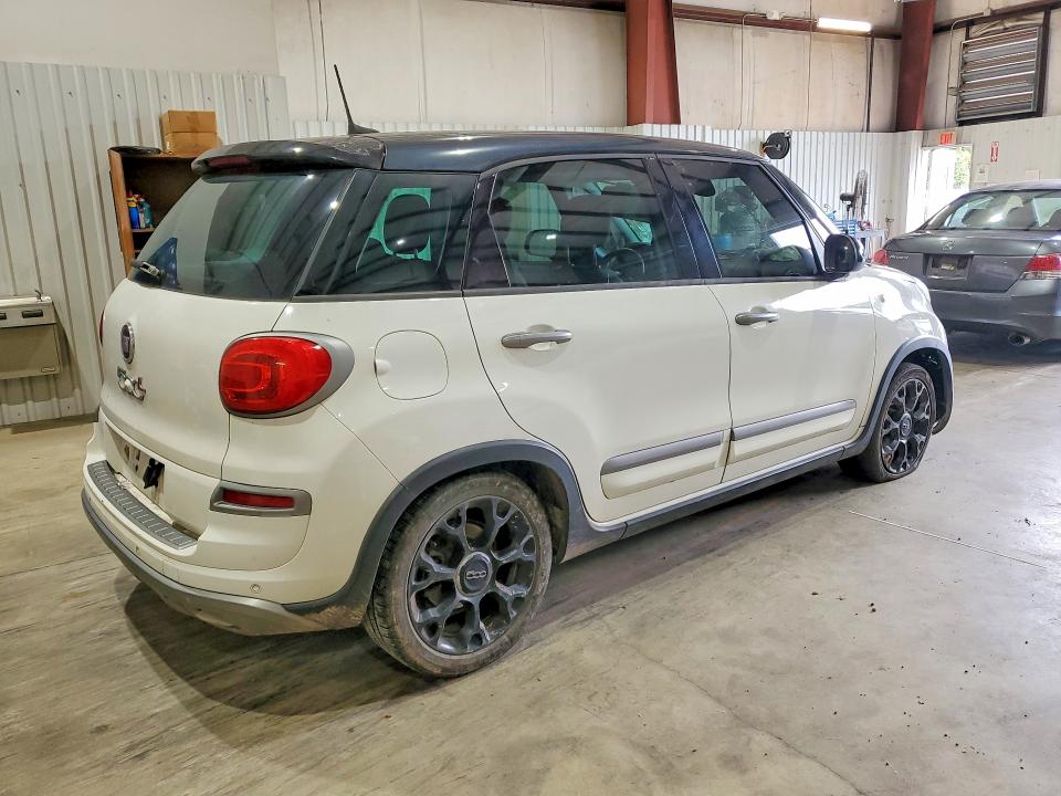 2018 Fiat 500 VIN ZFBCFADH8JZ040702 COPART salvage auction — UNDERCARRIAGE, Tx - Salvage Vehicle Title, sold $275 on 2026-07-06 (photo 3)