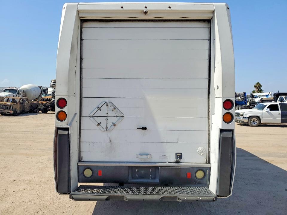 2014 Isuzu Reach VIN JALB4T172E7W00428 COPART salvage auction — NORMAL WEAR, Ca - Dis/Dlr/Exp Only Clean Title, sold $3,950 on 2026-07-30 (photo 6)