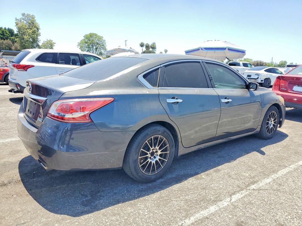 2013 Nissan Altima VIN 1N4AL3AP1DN418719 COPART salvage auction — MINOR DENT/SCRATCHES, Ca - Cert Of Title-Salvaged, sold $525 on 2026-07-02 (photo 3)