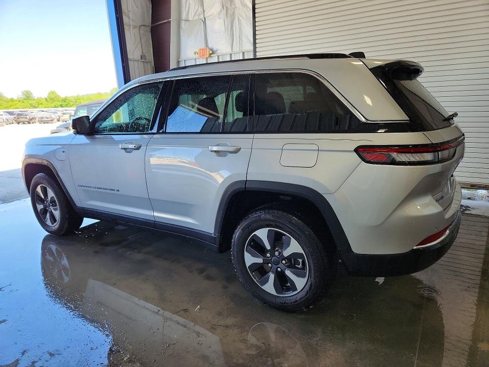 2023 Jeep Grand cherokee VIN 1C4RJYB66PC664834 COPART salvage auction — NORMAL WEAR, MO - CERTIFICATE OF TITLE, sold $20,750 on 2026-07-09 (photo 2)