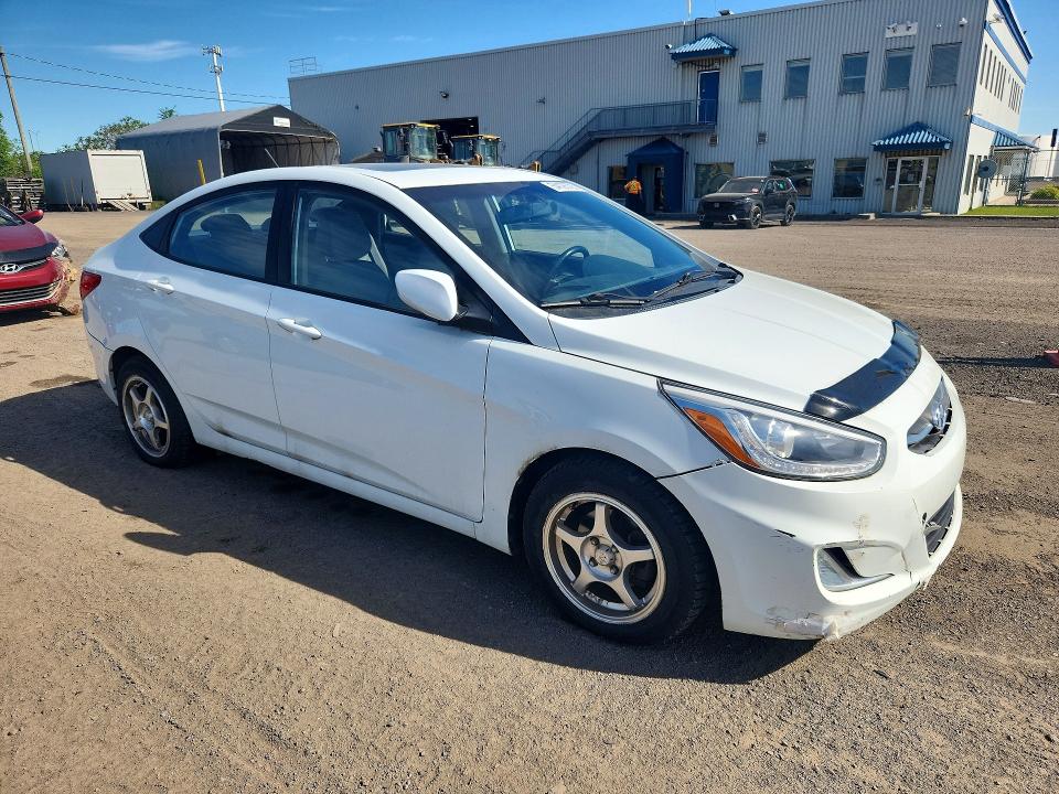 2015 Hyundai Accent VIN KMHCU4AE2FU894731 COPART salvage auction — FRONT END, Qc - Gravement Accidente, sold $1,500 on 2026-07-14 (photo 4)