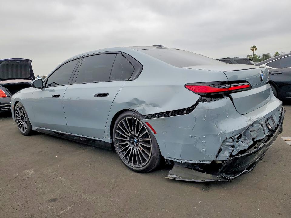 2025 BMW 7er VIN WBA23EH04SCV01621 COPART salvage auction — REAR END, Ca - Salvage Certificate, sold $53,000 on 2026-08-12 (photo 2)