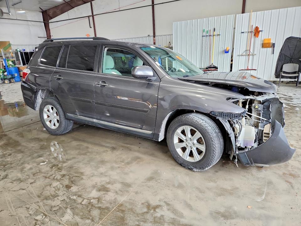 2011 Toyota Highlander VIN 5TDZA3EH2BS008041 COPART salvage auction — FRONT END, Il - Salvage Certificate, sold $1,400 on 2026-07-20 (photo 4)