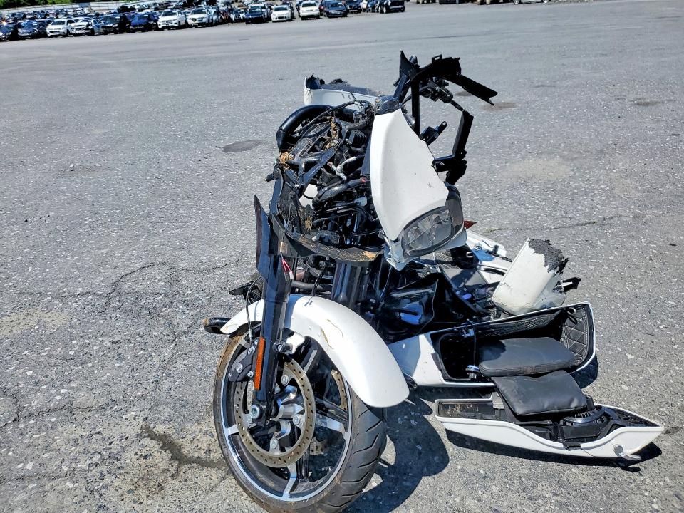 2025 Harley-davidson Flhx VIN 1HD1KB710SB637761 COPART salvage auction — ALL OVER, Pa - Certificate Of Salvage, sold $4,150 on 2026-07-02 (photo 2)