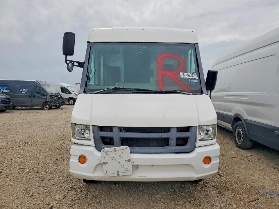 2015 Isuzu Reach VIN JALB4T171F7W00034 COPART salvage auction — MINOR DENT/SCRATCHES, Tx - Certificate Of Title, sold $1,600 on 2026-07-30 (photo 5)