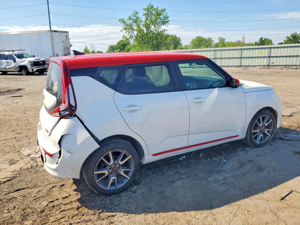 2020 Kia Soul VIN KNDJ63AU7L7119147 COPART salvage auction — SIDE, Salvage Title, sold $2,850 on 2026-07-10 (photo 3)
