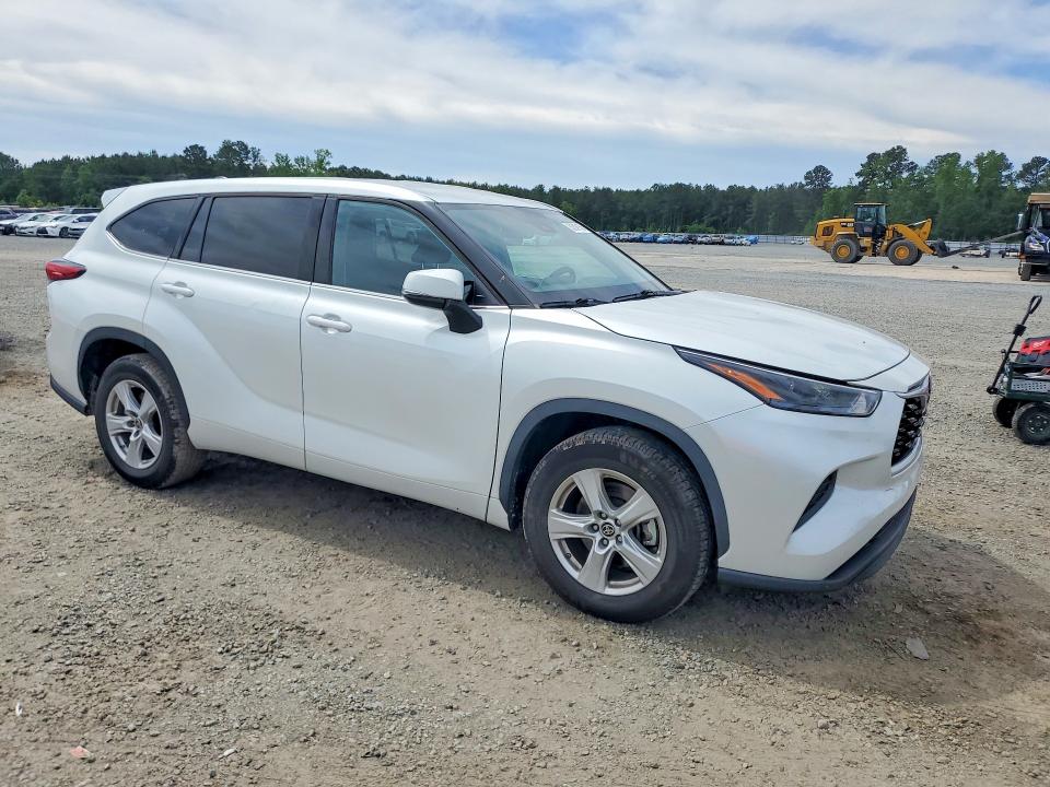 2022 Toyota Highlander VIN 5TDCZRAH9NS557330 COPART salvage auction — MINOR DENT/SCRATCHES, Nc - Salvage Certificate Of Title, sold $18,900 on 2026-07-20 (photo 4)
