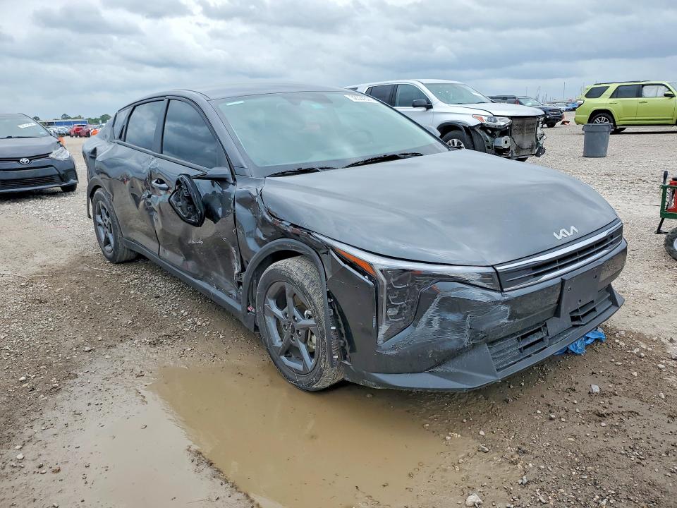 2025 Kia K4 VIN 3KPFT4DE2SE127423 COPART salvage auction — SIDE, Tx - Salvage Vehicle Title, sold $7,500 on 2026-07-02 (photo 4)