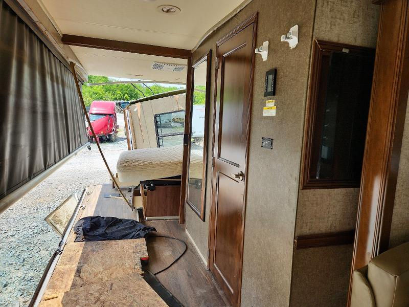 2017 Thor Motor coach VIN 1F66F5DY7H0A12750 COPART salvage auction — ROLLOVER, NC - SALVAGE CERTIFICATE OF TITLE, sold $6,000 on 2026-09-18 (photo 6)