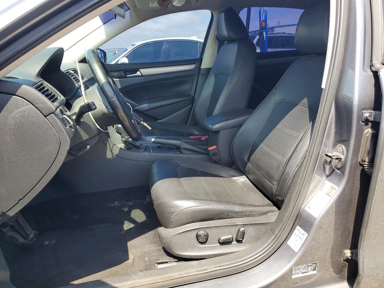 2014 Volkswagen Passat VIN 1VWAT7A38EC070264 COPART salvage auction — Minor Dent/Scratches, CA - DIS/DLR/EXP ONLY CLEAN TITLE, sold $425 on 2026-09-09 (photo 7)