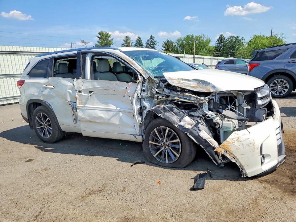 2017 Toyota VIN 5TDJZRFH2HS514842 COPART salvage auction — SIDE, Pa - Certificate Of Salvage, sold $350 on 2026-07-24 (photo 4)