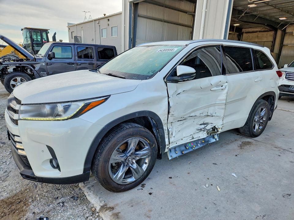 2018 Toyota Highlander VIN 5TDDZRFH4JS864525 COPART salvage auction — SIDE, NE - CERT OF TITLE-SALVAGE, sold $6,300 on 2026-07-21 (photo 1)