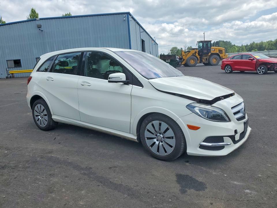 2016 Mercedes-benz B-klasse VIN WDDVP9ABXGJ010650 COPART salvage auction — FRONT END, Or - Salvage Title Certificate, sold $1,150 on 2026-07-27 (photo 4)