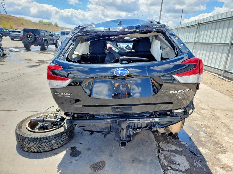 2024 Subaru Forester VIN JF2SKACC0RH476151 COPART salvage auction — ROLLOVER, CO - PUBLIC - NONREPAIRABLE, sold $725 on 2026-07-27 (photo 6)