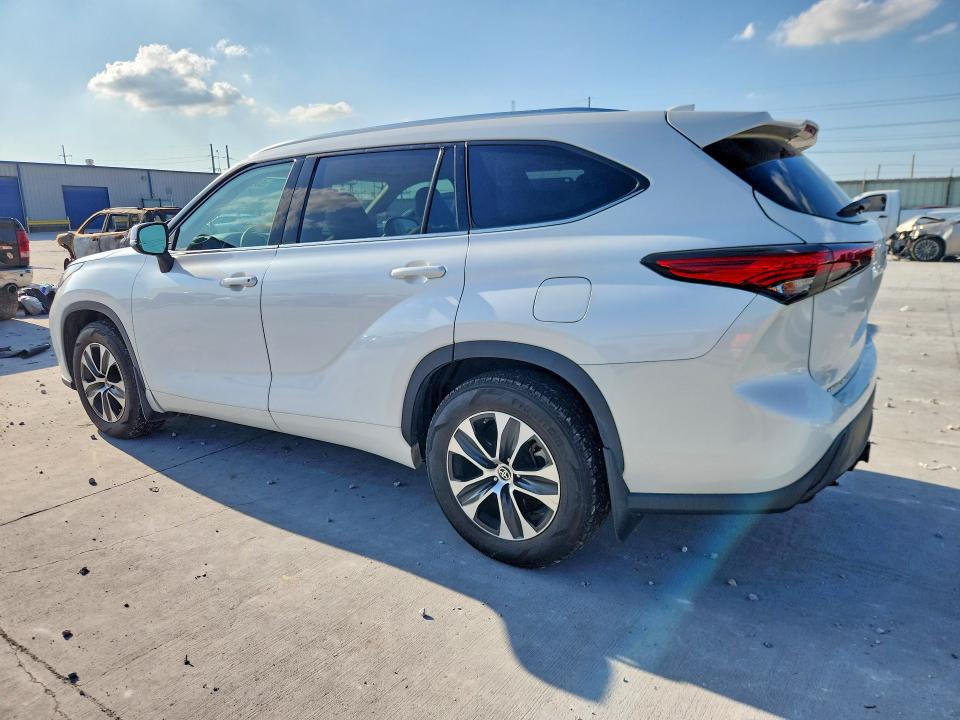 2021 Toyota Highlander VIN 5TDGZRAH4MS043286 COPART salvage auction — FRONT END, Tx - Salvage Vehicle Title, sold $10,100 on 2026-07-10 (photo 2)