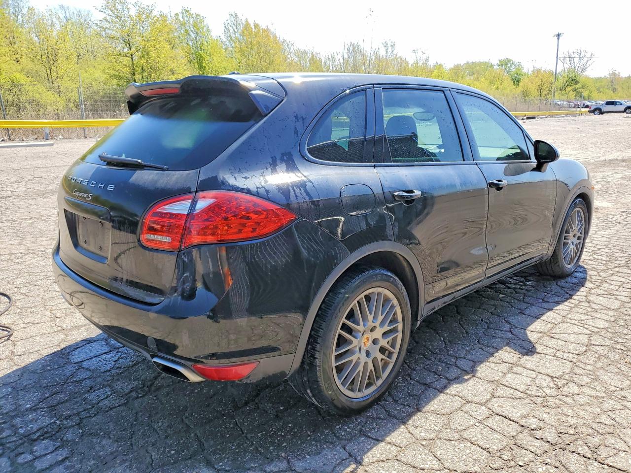2014 Porsche Cayenne VIN WP1AB2A29ELA58638 COPART salvage auction — Minor Dent/Scratches, MI - DEALER ONLY CLEAN TITLE, sold $3,000 on 2026-05-14 (photo 3)