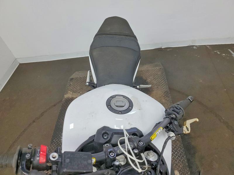 2017 Yamaha VIN JYARN53E5HA001823 COPART salvage auction — SIDE, Mn - Cert Of Title-Prior Salvage, sold $2,550 on 2026-07-09 (photo 5)
