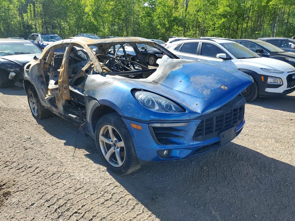 2017 Porsche Macan VIN WP1AA2A53HLB06085 COPART salvage auction — BURN, ON - PERMIT NO BRAND - UNFIT, sold $300 on 2026-07-30 (photo 4)